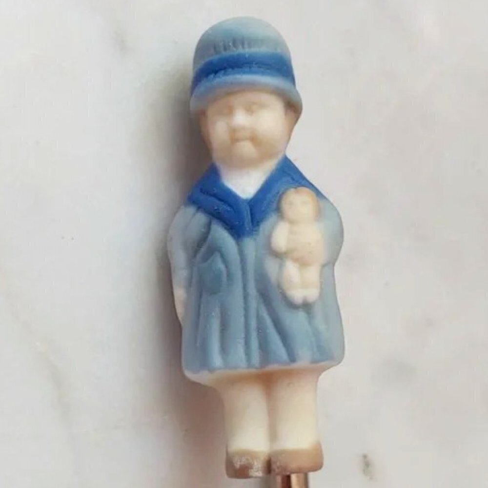 Vintage Hat Pin Brooch Art Deco 1920's 1930's Ceramic Girl Cloche‎ Hat Coat Doll - Picture 2 of 8